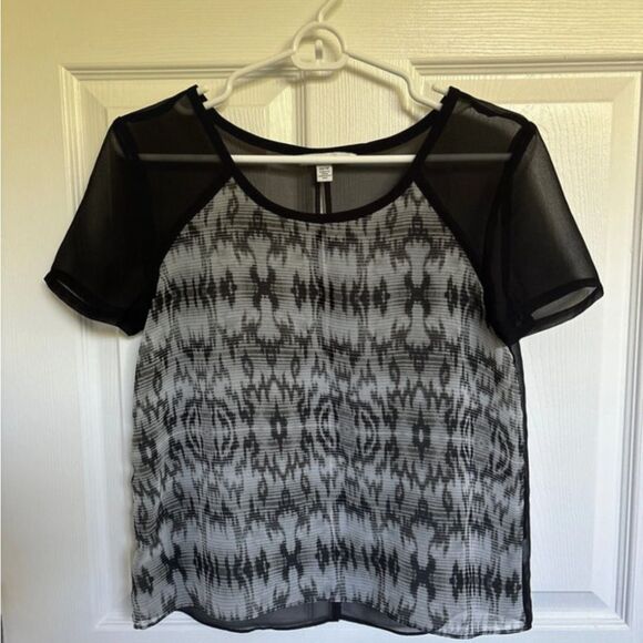 Black and gray patterned sheer shirt - Picture 1 of 4
